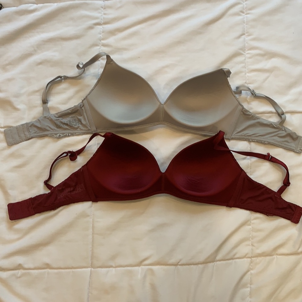 Two bras - Picture 2 of 3